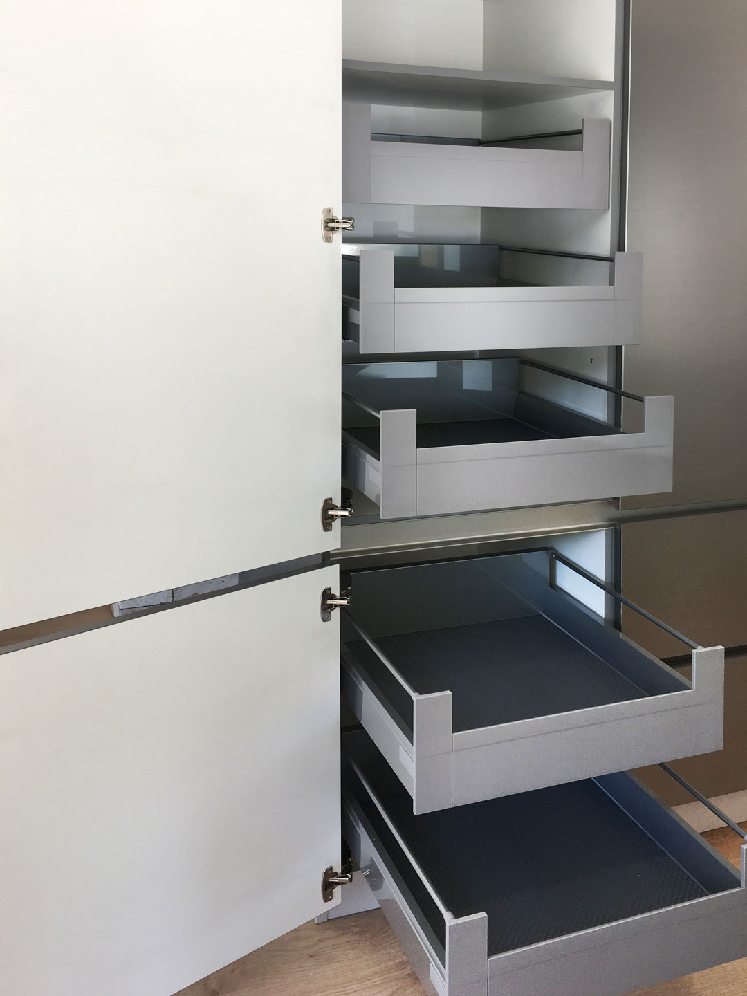 Gaveta con columnas interiores